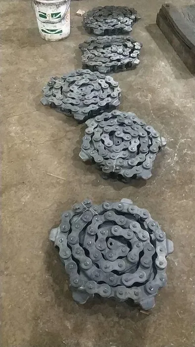 Центральная скребковая цепь для проходческой машины